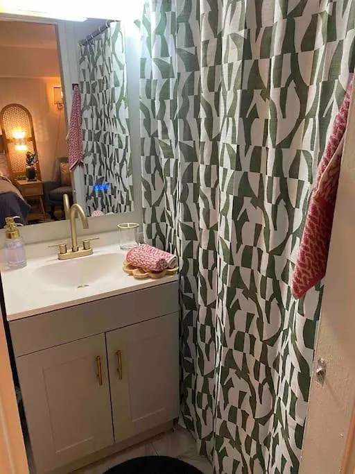 Seashore Waikiki Studio 1 Block From A Beach No Resort Fees Honolulu