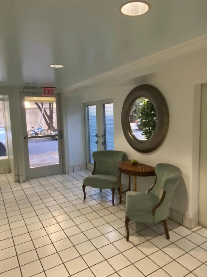 Seashore Waikiki Studio 1 Block From A Beach No Resort Fees Honolulu Apartment