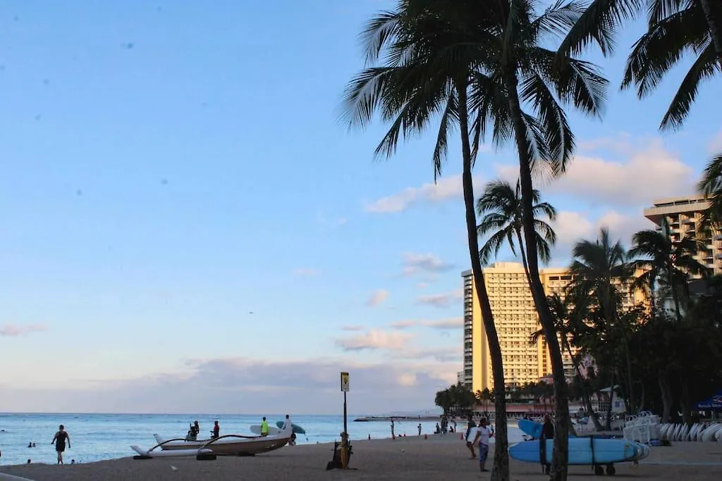 Seashore Waikiki Studio 1 Block From A Beach No Resort Fees Honolulu Apartment